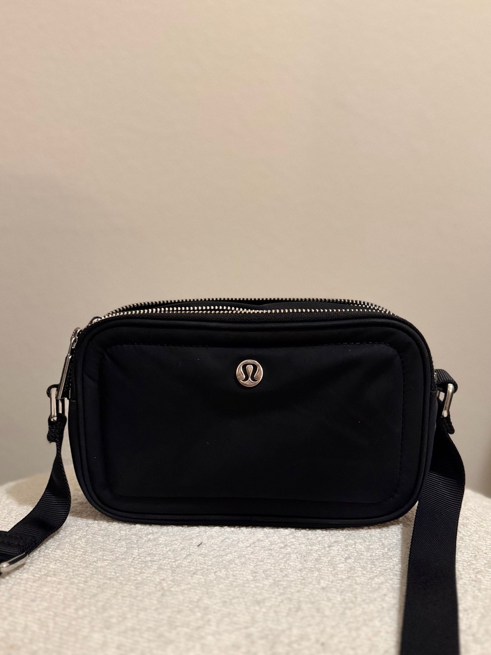 lululemon athletica Black Crossbody Camera Bag - Picture 2 of 4